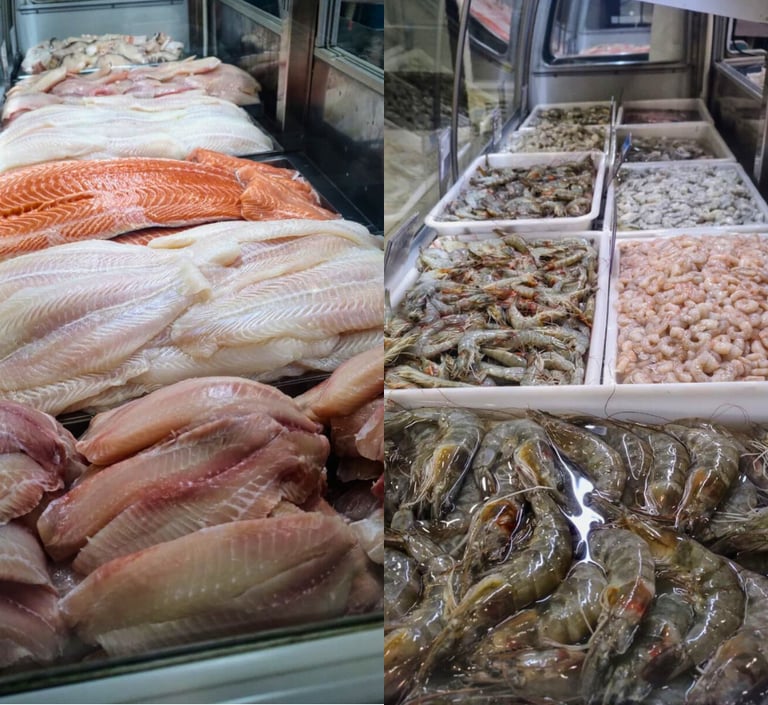 Pescados e frutos do mar em expositores
