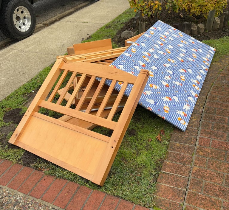 HOA junk removal services in San Francisco 94105, Oakland & San Jose.