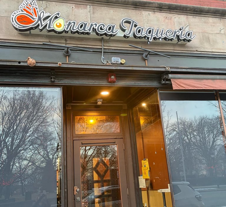 monarca-taqueria-watham-exterior_vista frontal izquierda