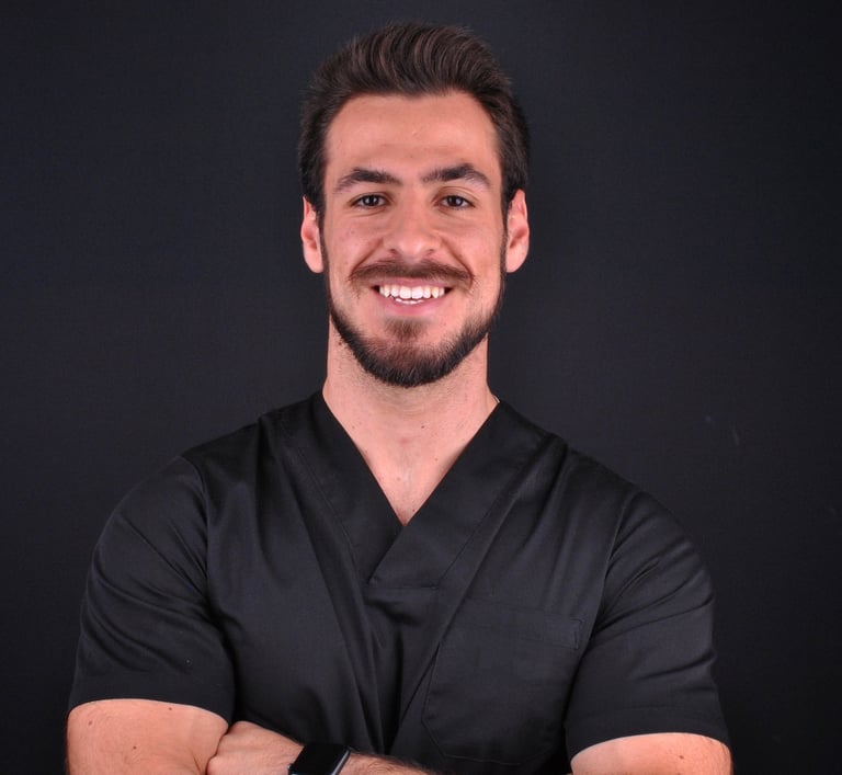 Dr. Miguel Alcobia – Especialista em implantologia na Clínica do Convento.