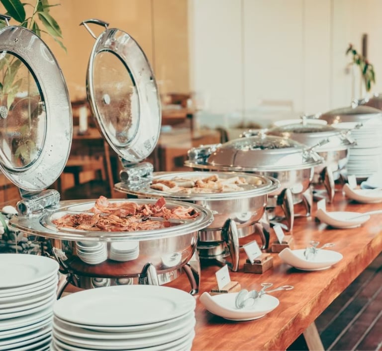 Mesa pronta para receber os clientes