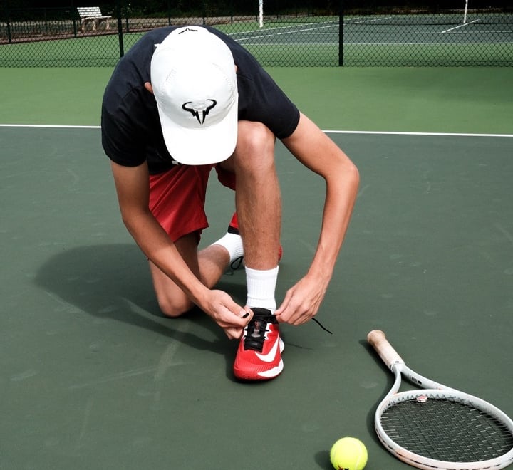 Grégoire Denis en tournoi de tennis national