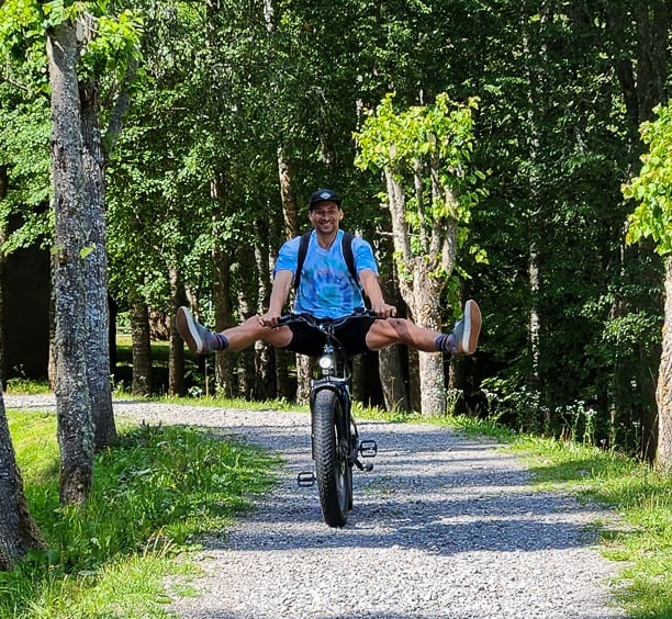 Effortless riding on a gravel paved trail on an electric bike in Ligatne