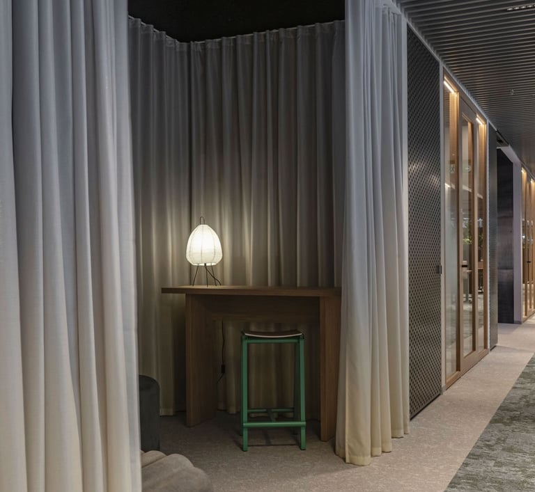 Garso sugertos su dieninėmis akustinėmis užuolaidomis alphaw0,5