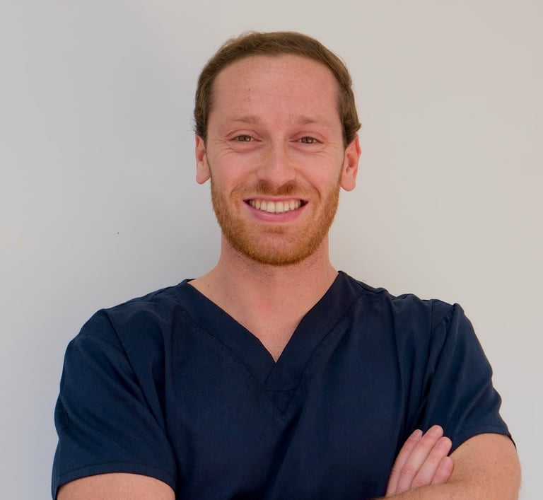 Dr. Manuel Sobral – Médico dentista na Clínica do Convento, Setúbal.