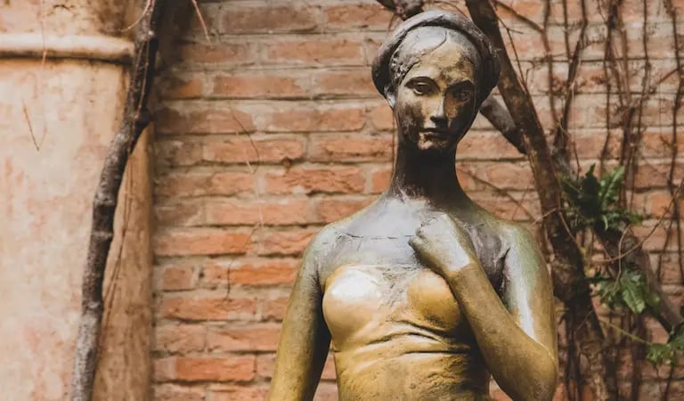 Juliet statue in Verona’s courtyard, famous for visitors touching her right breast for good luck