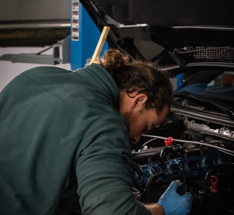 Mécanicien expert, Atelier CCB, Dijon : réparation précise de voiture de sport, service exceptionnel