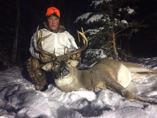 Saskatchewan whitetail hunts - big whitetail buck