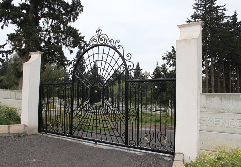 Porte de garage en acier métal fer forgé noir et or doré