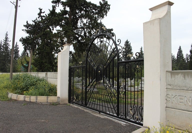 Porte de garage en acier métal fer forgé noir et or doré