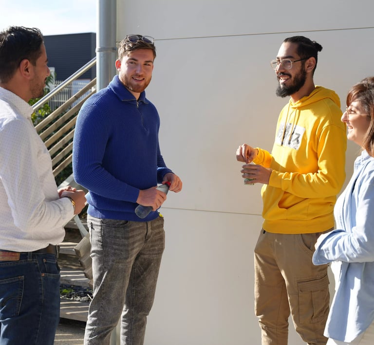 Réunion informelle à l'extérieur entre employés
