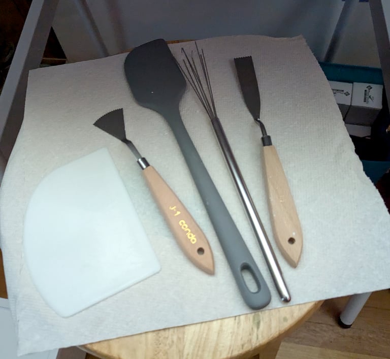 Artist's pallet knives, stainless steel wick, silicone spatula, and cake decorating tool make great 3D mural tools.