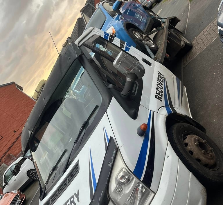 alt="Car being recovered from roadside in Malvern"