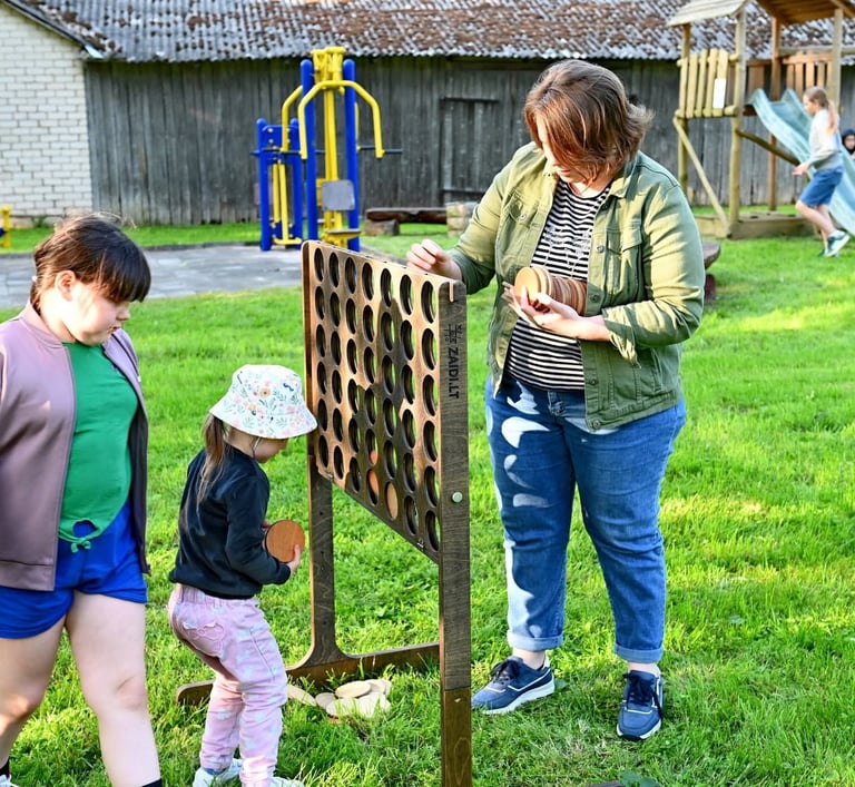 Didelis Connect 4 žaidimas lauke – Keturi eilėje nuoma vaikų šventėms