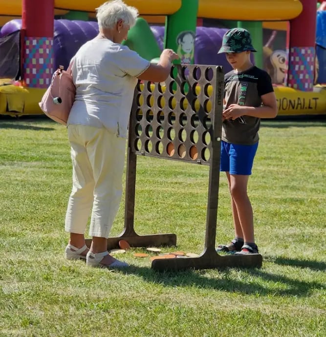 Keturi eilėje žaidimo nuoma festivaliams ir renginiams Šiauliuose