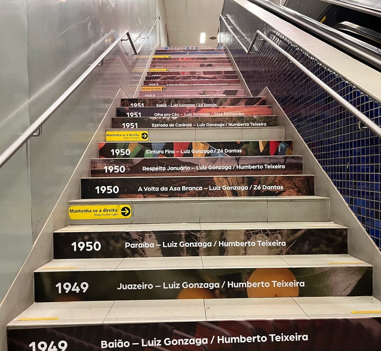 Nas escadarias, a trajetória de Luiz Gonzaga. Foto: Divulgação