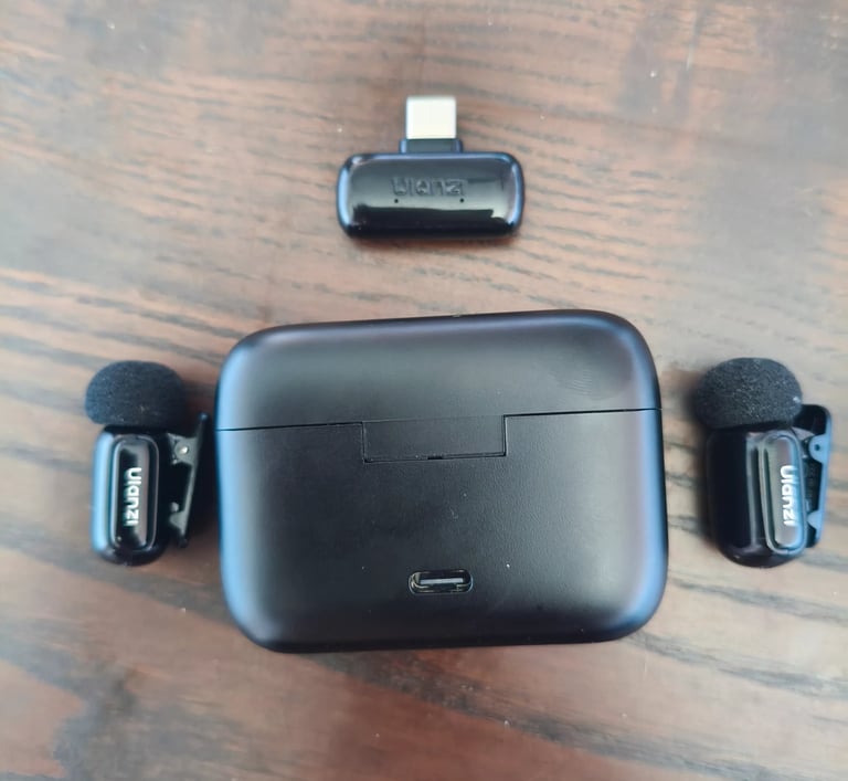 Kit completo do Ulanzi Micro A200 com caixa de carregamento, dois transmissores de lapela e recetor 