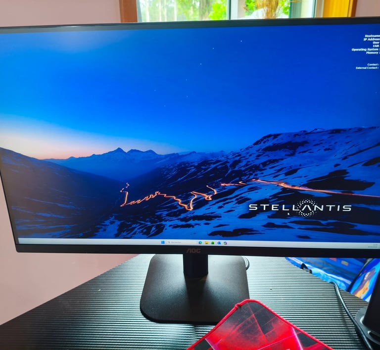 Perspetiva de frente do ecrã do monitor AOC Q27B35E ligado.