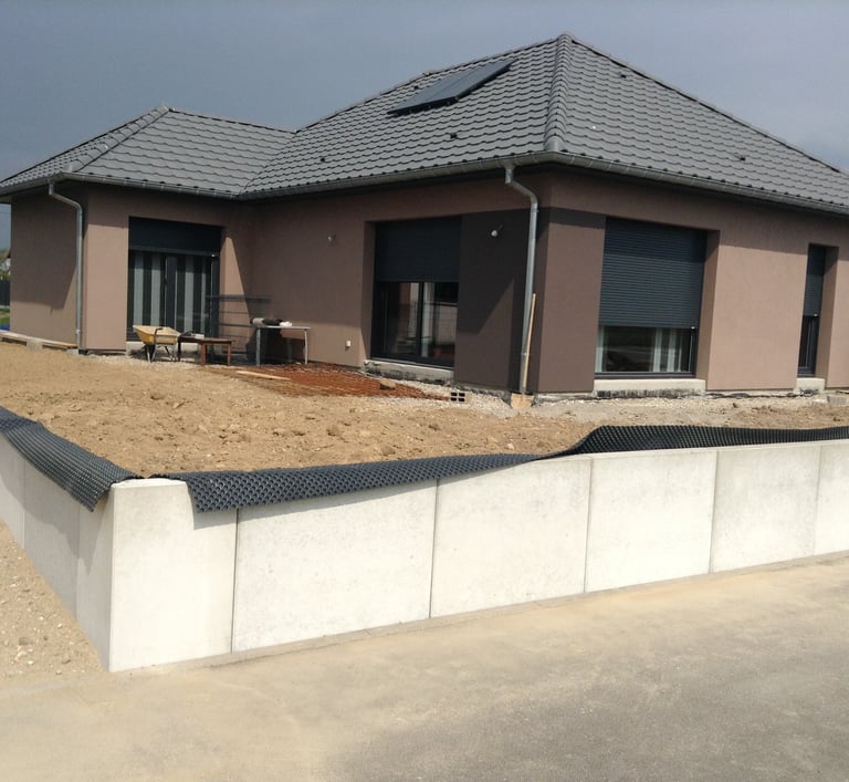 délimiter son terrain avec des murs en béton lisse à sausheim