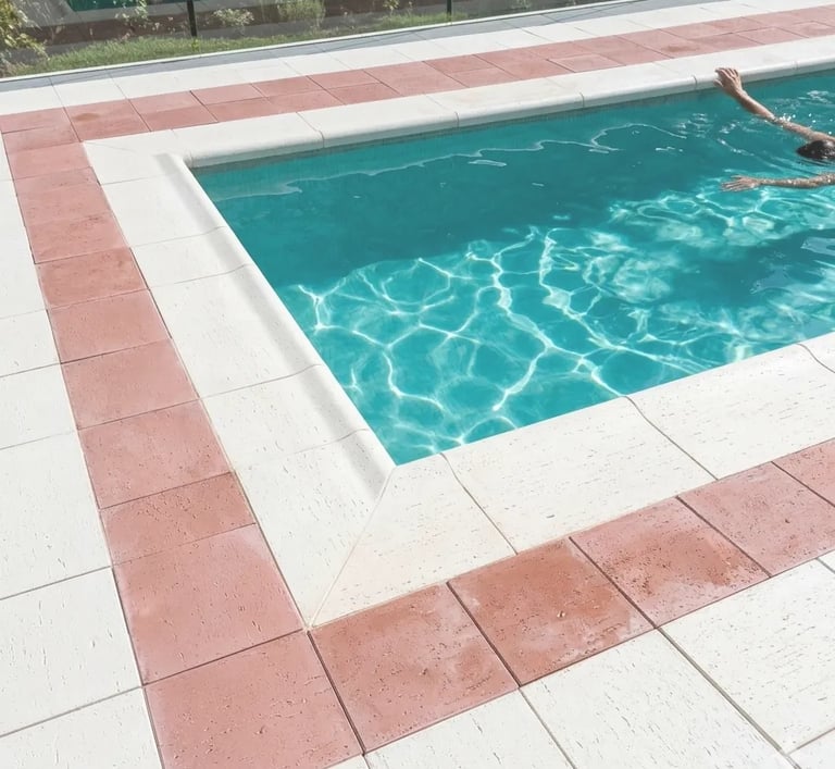 Stock disponible de baldosas atérmicas 40x40 color marfil en fábrica de premoldeados en Eldorado par