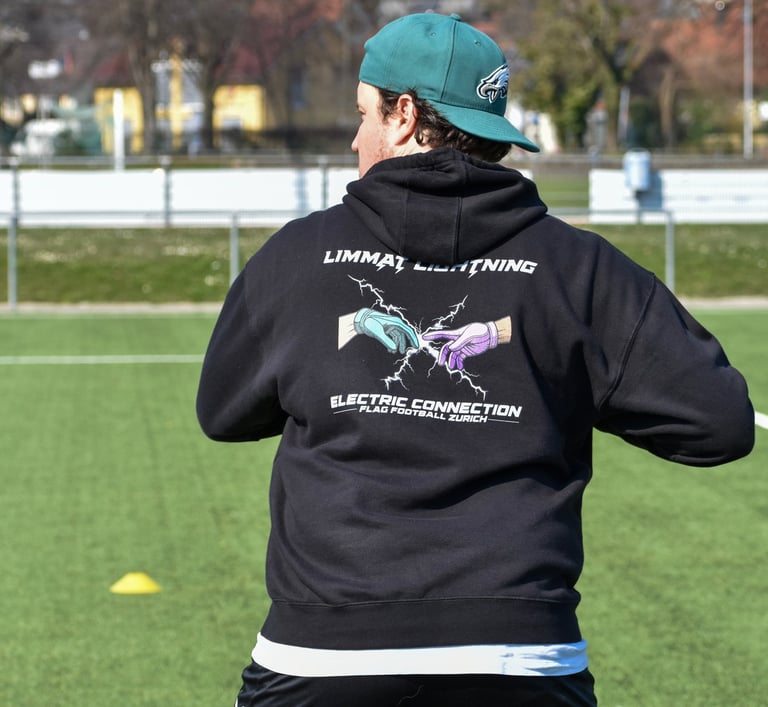 Limmat Lightning Flag Football Training in Zürich: Quarterback kurz vor dem Wurf