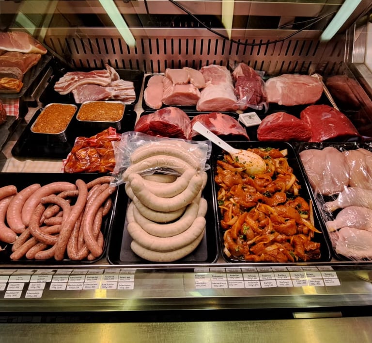 Frische Fleisch- und Wurstware, sowie Angebotsware in der Metzgerei in Groß-Umstadt
