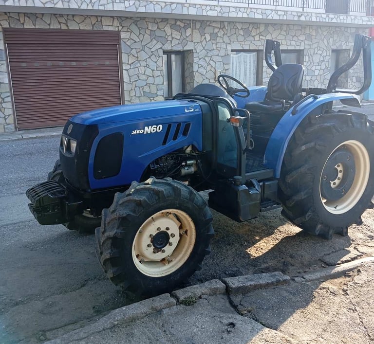 Το τρακτέρ LS N60 σε μπλε χρώμα και σε τέλεια κατάσταση!
