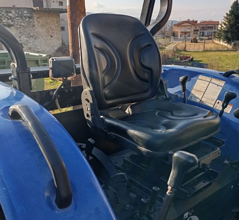 Το τρακτέρ LS N60 σε μπλε χρώμα και σε τέλεια κατάσταση στο κάθισμα!