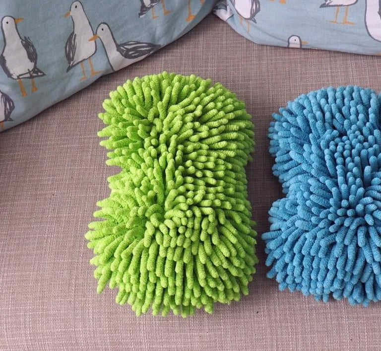 Green microfibre sponge and blue microfibre sponge