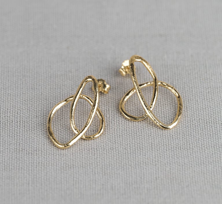 Stunning gold earings on neutral backdrop - Expert Jewelry Photographer
