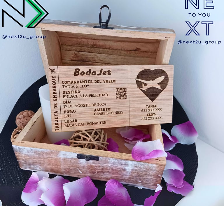 Invitación de madera grabada a máquina