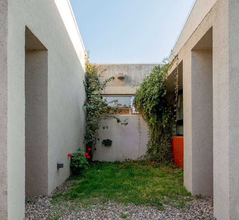 Uno de los patios de Casa Sucesiva. Una casa única en Córdoba