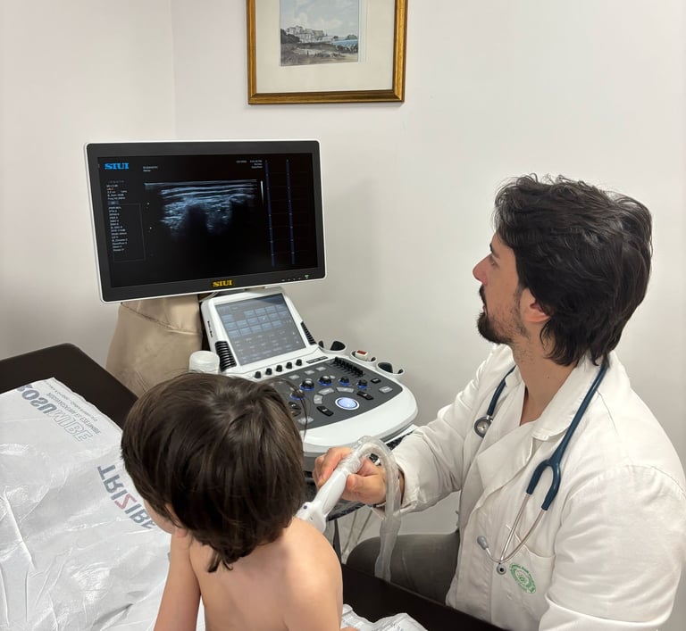 Visita neonatale bambino ed ecografia con il pediatra a Napoli