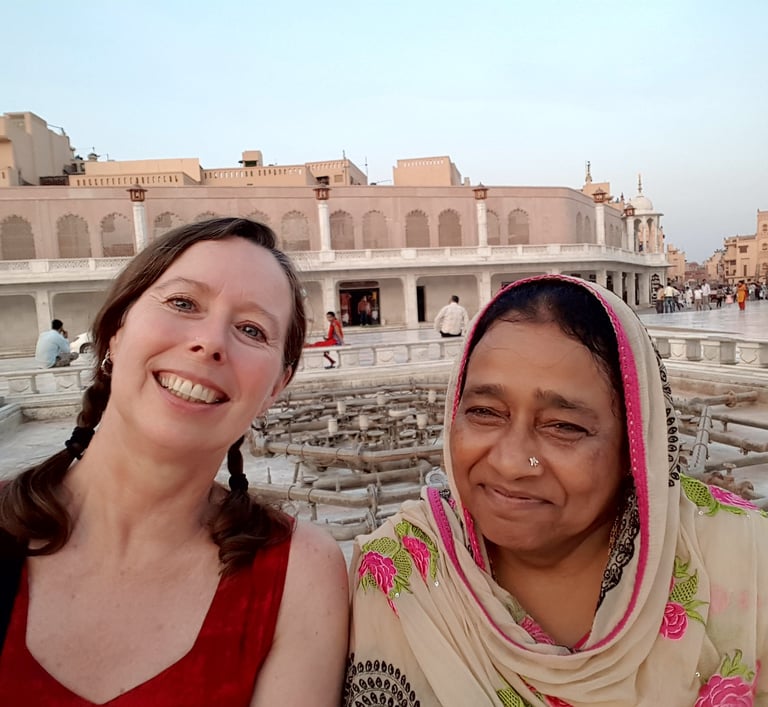 Karen Felton and woman at Amritsar temple, India