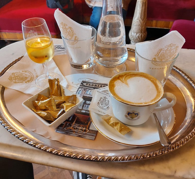 Kaffee bei Caffè Florian in Venedig