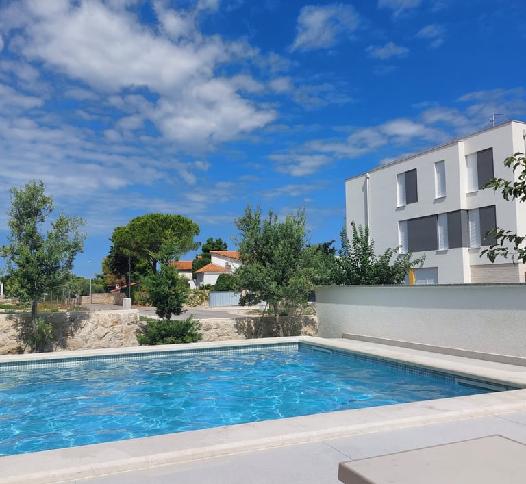 Pool in Novalja, Kroatien