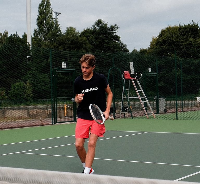 Grégoire Denis en compétition de tennis junior France