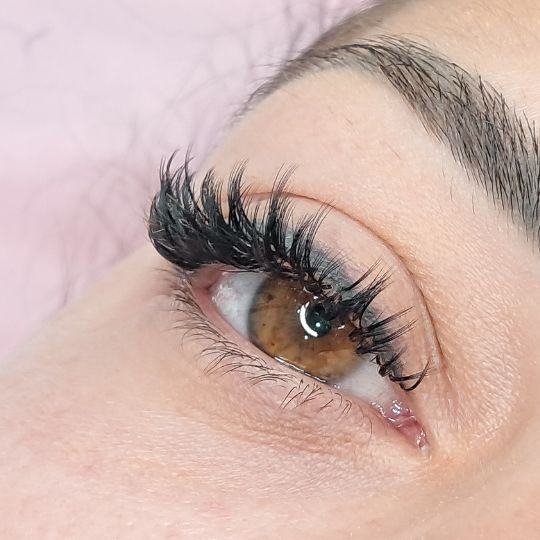Eyelash extensions and brow services in Chennai