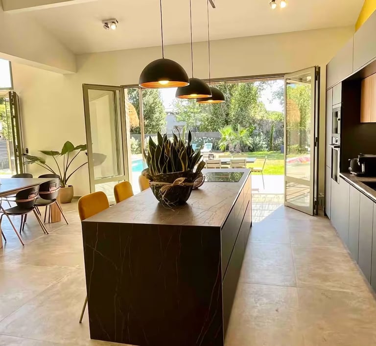 location villa Camargue Aigues-Mortes proche remparts mais pas intra muros