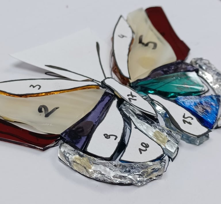 Réalisation (papillon) - atelier de vitrail à Paris