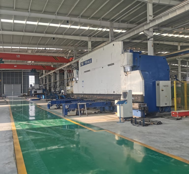 100000 tons Hydraulic bending workshop of truck crane vendor