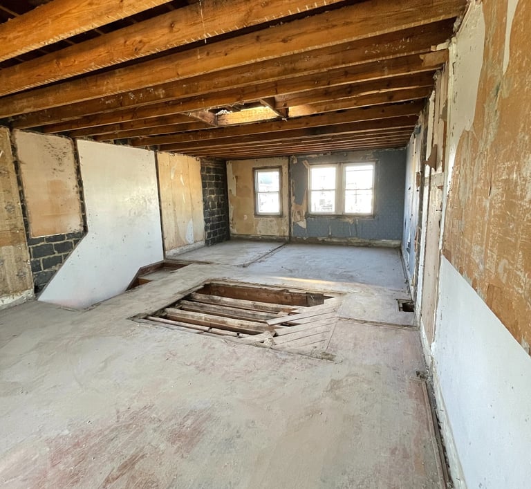 a room with a ceiling fan and a ceiling fan