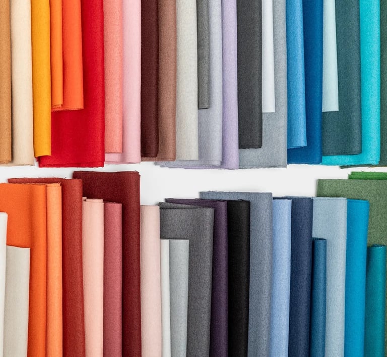 Lani baldinis vilnonis audinys