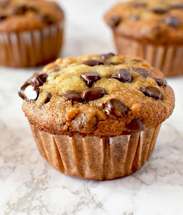 muffins aveia e banana com chocolate