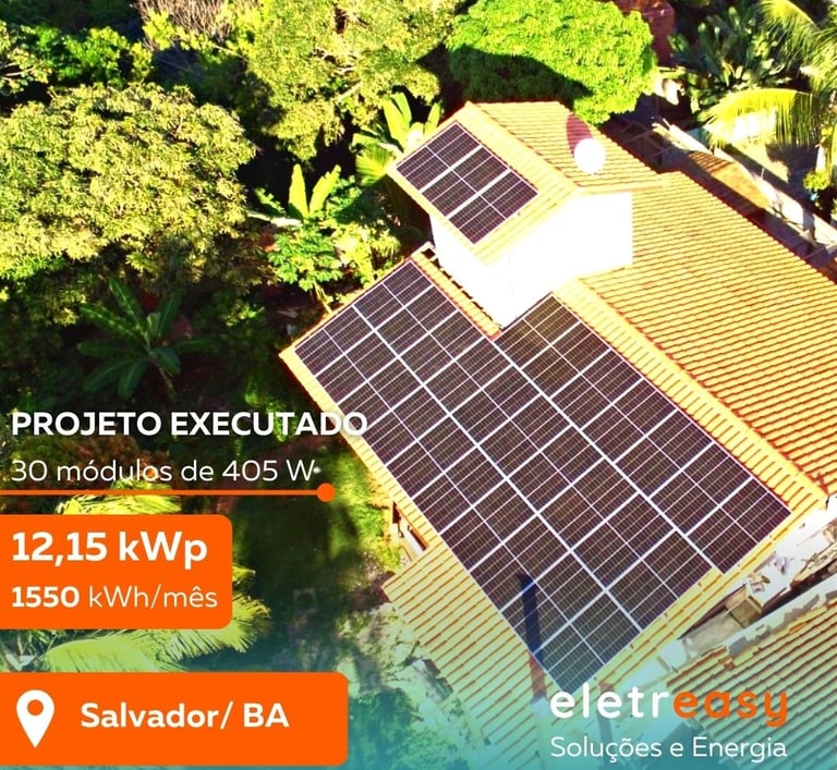 um telhado com placas solares