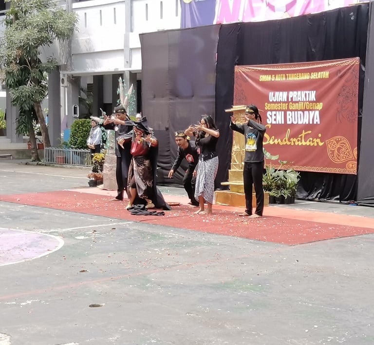 Ujian praktik seni drama musical