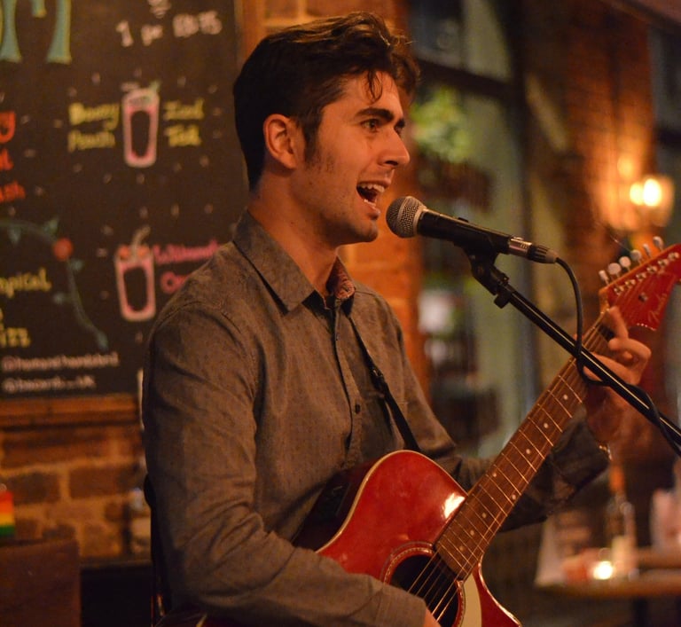 Olly Williams acoustic guitarist performing live music set