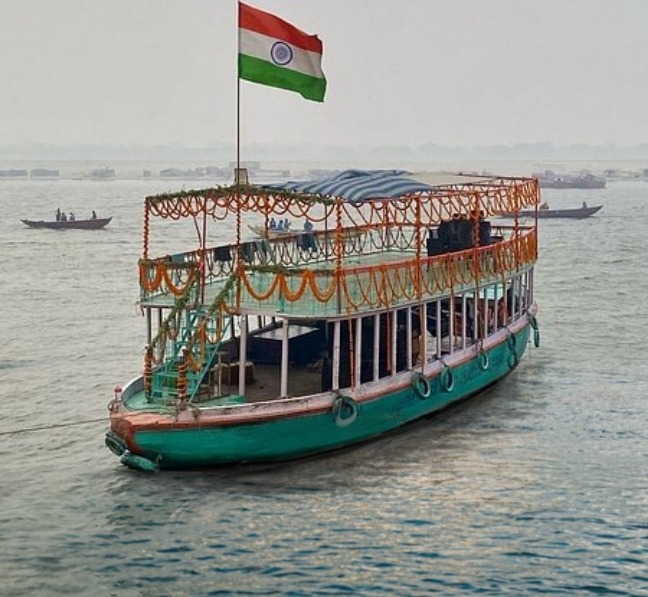 Best Decorated House Boat for Birthday Parties, Anniversaries & Other Special Occasion