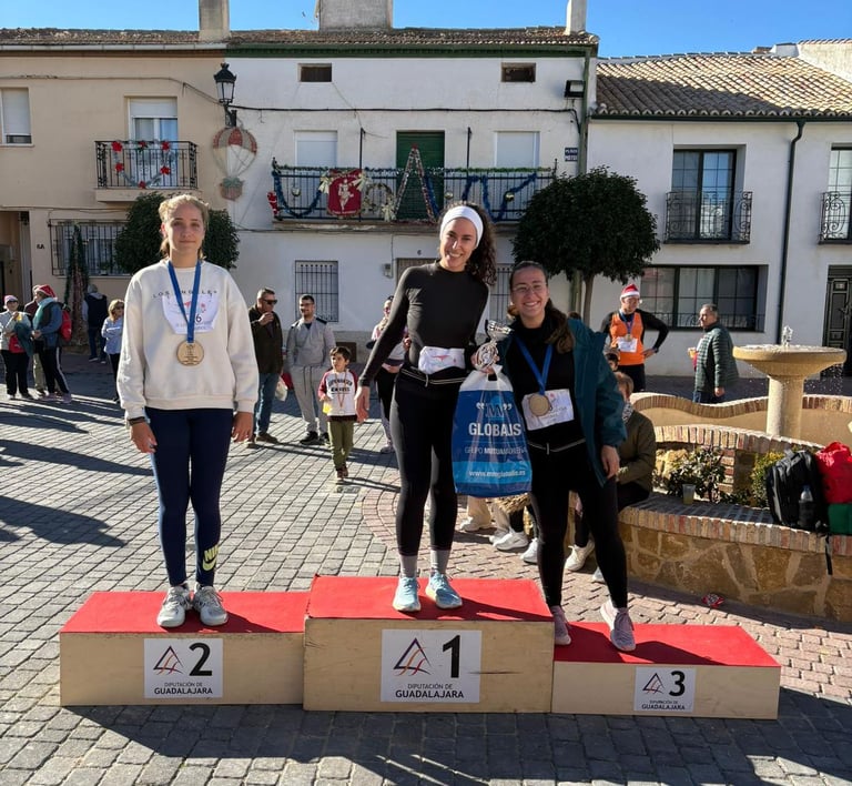 Podium femenino II legua Driebes