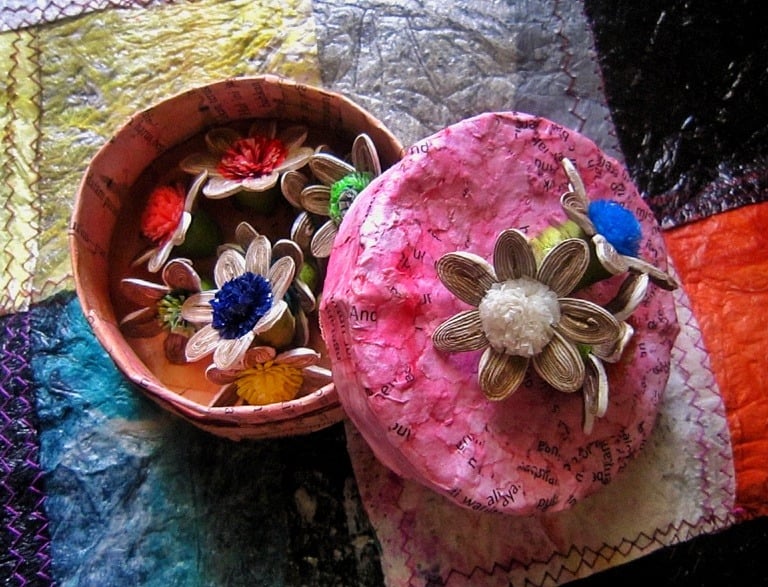 Paper daisy for decorated lidr of circle storage 